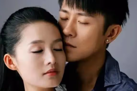 曝已婚星二代睡90後頂流花!愛搞劇組夫妻,李沁躺槍趙露思惹爭議