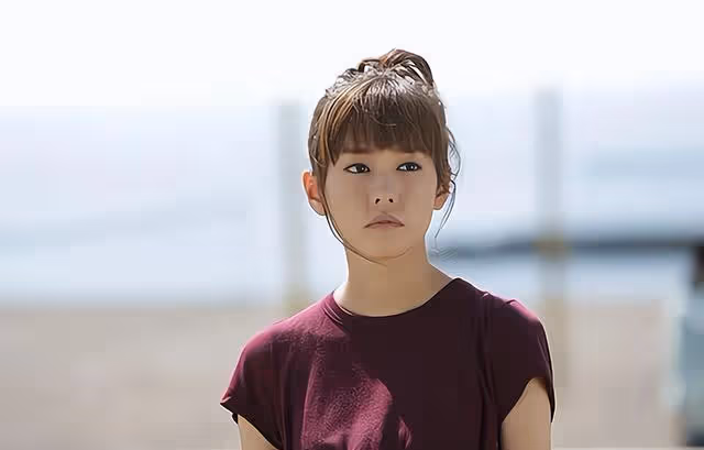 「閨女,回家過年吧」母親親情綁架,女兒拒絕:我不想一年白乾