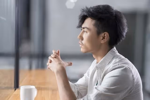 扶弟魔被老公送回娘家,半個月後,她向老公懺悔:我犯了三個錯誤