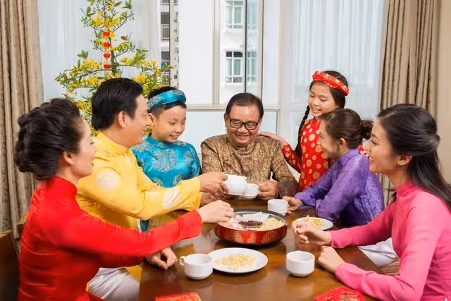 婆婆要來兒子家過年,兒媳:可以,但今年堅決不准七親八戚來拜年