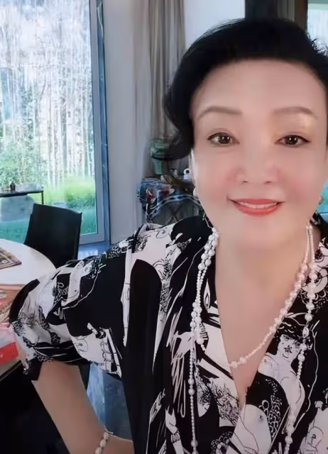 張穎穎點贊張蘭黑評，內容不顧倫常，被網友罵沒素質疑似暴露本性