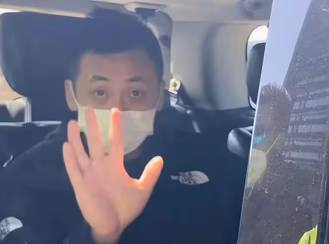 洗米華被判18年面臨86億賠付，洗米嫂面色難看，面對記者一言不發
