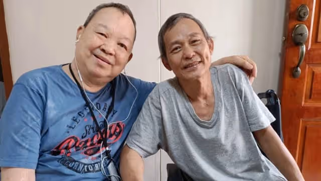 段偉明坐輪椅上唐琥家　自嘲：我們是左右逢源、左擁右抱