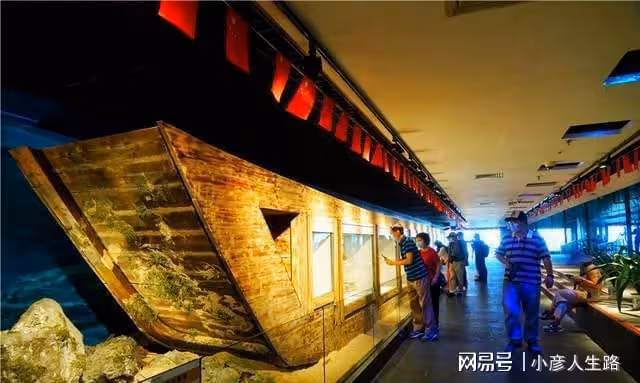 廣東陽江,這個博物館很神奇,裡面放了一艘船,卻發現18萬件文物