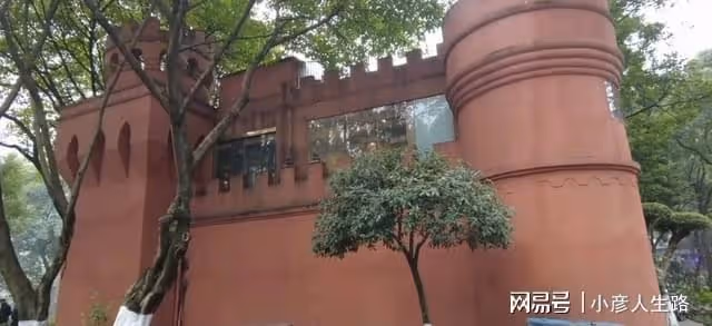 沙坪壩著名的老公園，亭台閣樓清新秀麗，不見記憶中的世界景觀