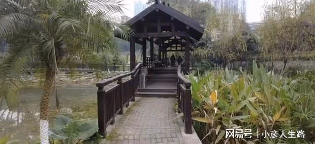 沙坪壩著名的老公園，亭台閣樓清新秀麗，不見記憶中的世界景觀