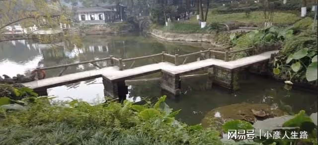 沙坪壩著名的老公園，亭台閣樓清新秀麗，不見記憶中的世界景觀