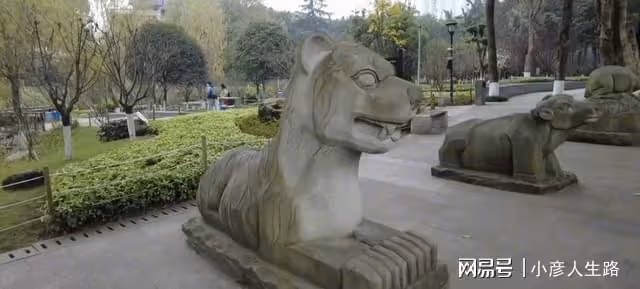 沙坪壩著名的老公園，亭台閣樓清新秀麗，不見記憶中的世界景觀