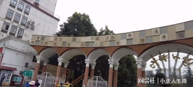 沙坪壩著名的老公園,亭台閣樓清新秀麗,不見記憶中的世界景觀