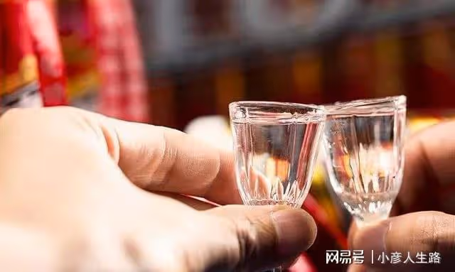 性格豪放的四川人,一年喝掉30萬噸白酒,除了本地酒更鐘情這2款