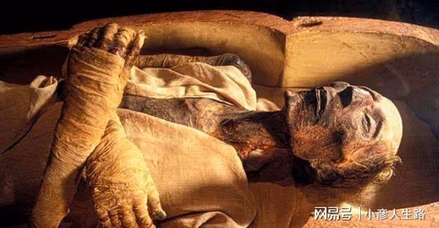湖南古寨里驚現數百年不腐的神秘乾屍,甚至被當地稱為大仙供奉