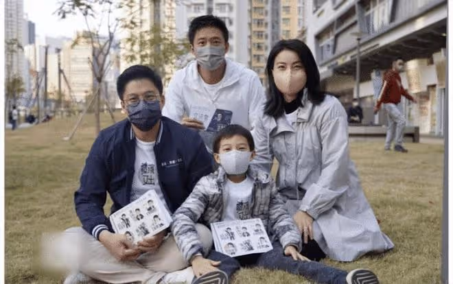 霍啟剛攜郭晶晶送新年祝福，戴婚戒恩愛出鏡，被贊長了國泰民安臉