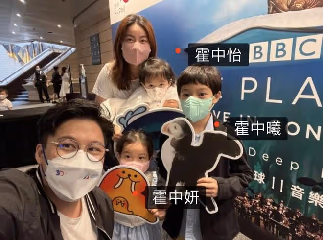 霍啟剛攜郭晶晶送新年祝福，戴婚戒恩愛出鏡，被贊長了國泰民安臉