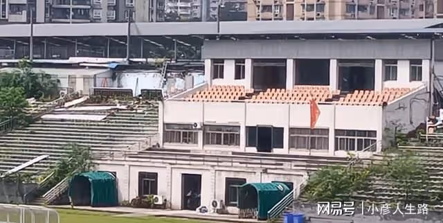 江北委屈的地標建築,從繁榮到沒落只用20年,為何有人反對開發它