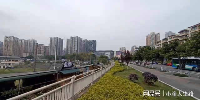 江北委屈的地標建築,從繁榮到沒落只用20年,為何有人反對開發它