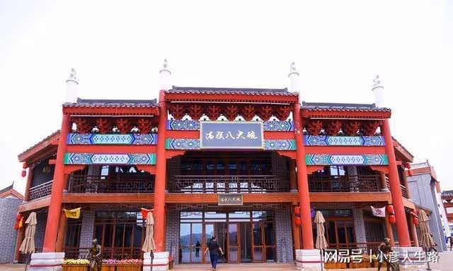 河北有個最佳旅遊小鎮，吃一份正宗的滿族八大碗只要168元