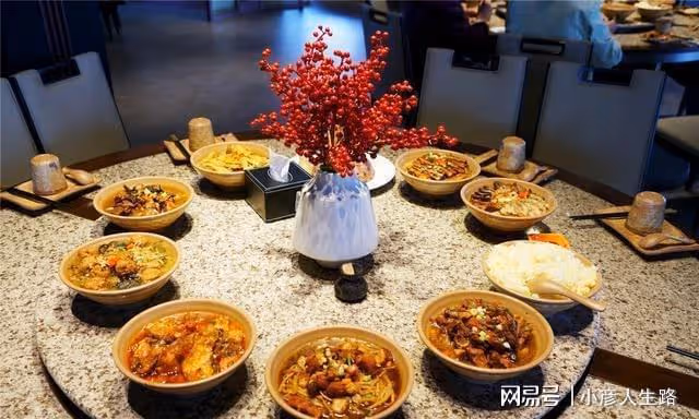 河北有個最佳旅遊小鎮，吃一份正宗的滿族八大碗只要168元