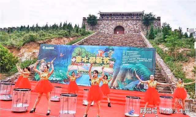 鄭州大峽谷深處有野人出沒,在100米高的空中玩劈腿