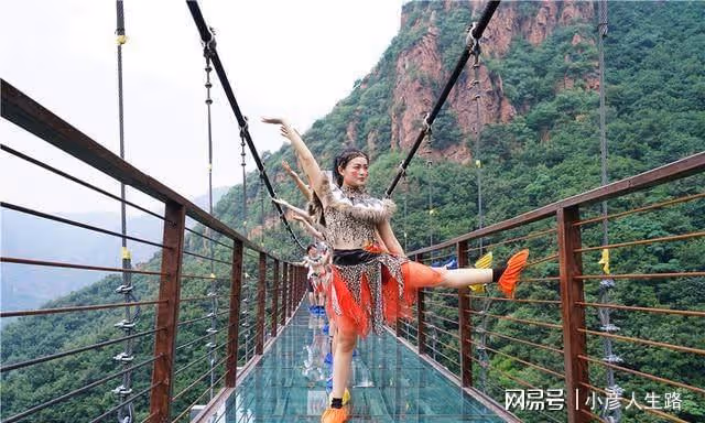 鄭州大峽谷深處有野人出沒,在100米高的空中玩劈腿