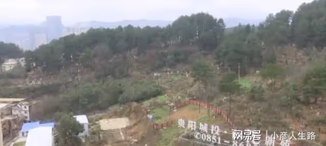 貴州城郊高層住宅,山景變成「墳景」,你說鬱悶不鬱悶