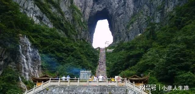 這是「最讓人糾結」的景區！上山只用一分鐘，下山就麻煩了