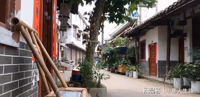 四川蒲江縣樸素的老街道,乾淨整潔很有韻味,大街小巷充滿煙火氣