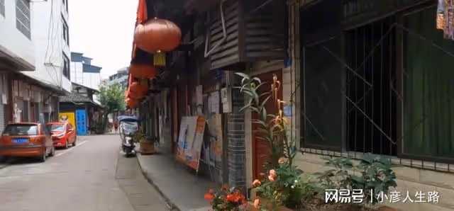 四川蒲江縣樸素的老街道,乾淨整潔很有韻味,大街小巷充滿煙火氣