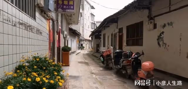 四川蒲江縣樸素的老街道,乾淨整潔很有韻味,大街小巷充滿煙火氣