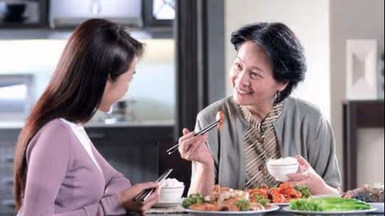 「婆婆,小姑送你的手機,你給我幹嘛」「兒媳,你去幫我退掉吧」