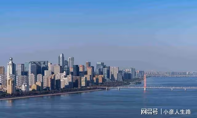 這對「雙胞胎」省,不但版圖「長得像」,地貌風物也如出一轍