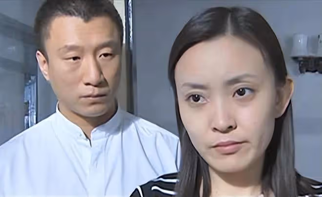 46歲劉威葳到澳洲過年!穿短褲逛海邊皮膚白到發光,住別墅太愜意
