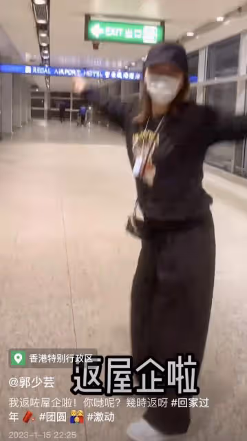 香港街上年味濃!53歲TVB女星路邊攤買年貨,攙扶拄拐母親太孝順