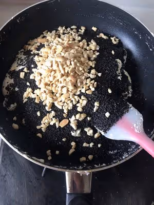 芝麻（花生）牛扎糖