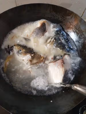 奶白奶白的胖頭魚湯