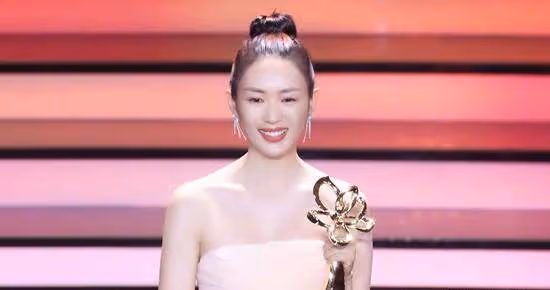 童瑤參演《大江大河》後鹹魚翻身，新劇壓番三料視後待遇今非昔比