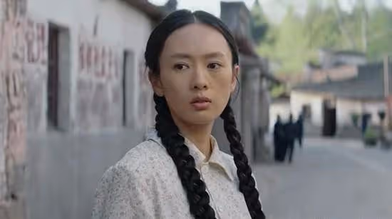 童瑤參演《大江大河》後鹹魚翻身，新劇壓番三料視後待遇今非昔比
