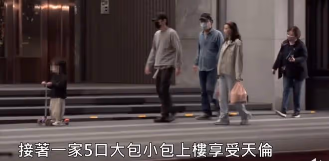 高圓圓趙又廷街頭熱吻，經紀人否認其懷二胎，女兒被贊最美星三代