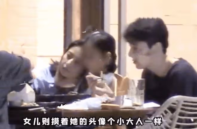 高圓圓趙又廷街頭熱吻，經紀人否認其懷二胎，女兒被贊最美星三代