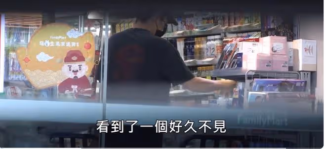 高圓圓趙又廷街頭熱吻，結婚8年還似熱戀，打扮樸素難掩好氣質