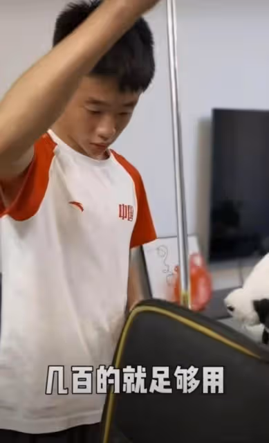 楊威曝兒子高爾夫學費一年十萬！想當職業運動員，出鏡模樣大不同