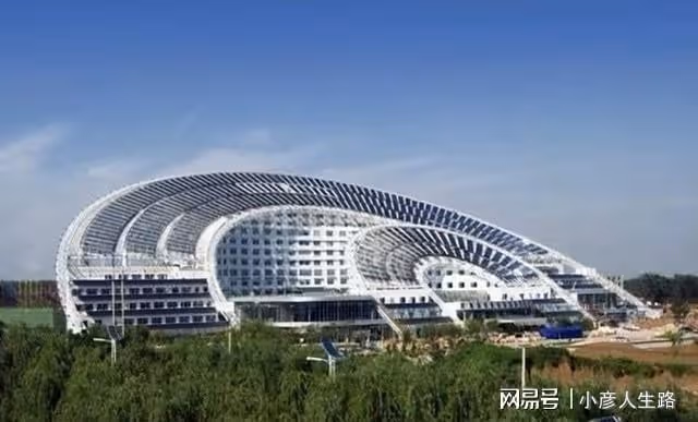 耗資30億摩天大樓:裝修只選最貴的材料,竟然是全球最節能大樓?