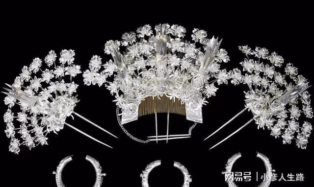 苗寨里的銀飾精緻又便宜,導遊卻勸遊客別買?其中又有什麼乾坤