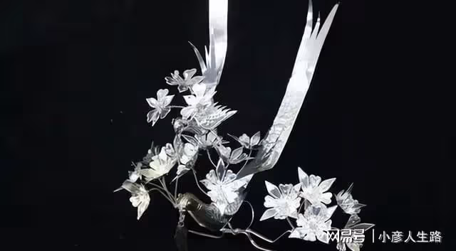 苗寨里的銀飾精緻又便宜，導遊卻勸遊客別買？其中又有什麼乾坤