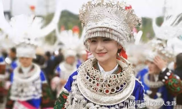 苗寨里的銀飾精緻又便宜，導遊卻勸遊客別買？其中又有什麼乾坤