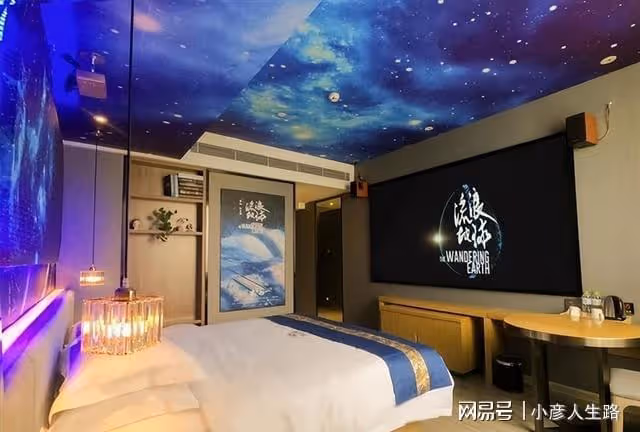 入住酒店的情侶,為什麼最好先拔掉電視機的插頭?保潔阿姨這樣說