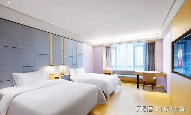 入住酒店的情侶，為什麼最好先拔掉電視機的插頭？保潔阿姨這樣說