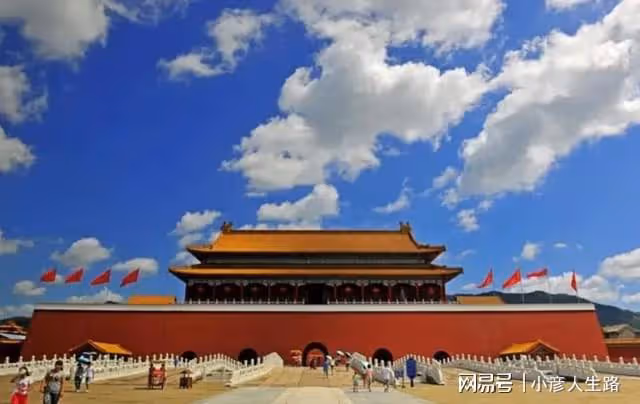 炸平13座大山只為仿造故宮,這座「山寨景區」,讓遊客讚嘆不止