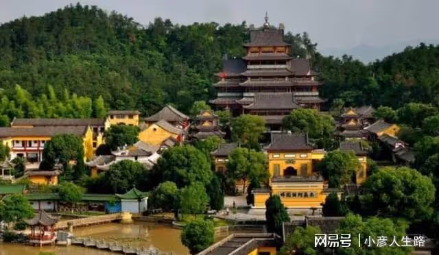 炸平13座大山只為仿造故宮,這座「山寨景區」,讓遊客讚嘆不止