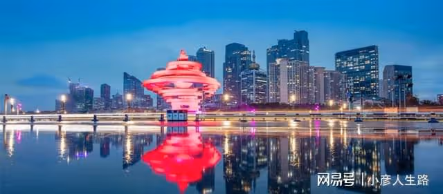 都說青島是鑲嵌在祖國河山上的明珠，那麼它到底是怎樣的一座城市