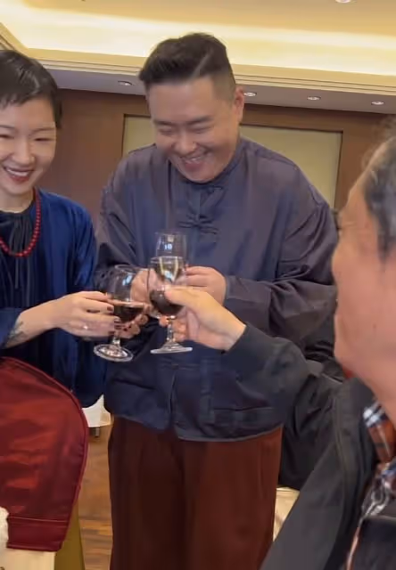 郝劭文回台辦婚禮，與二婚妻子穿著樸素，席開5桌宴請李立群等人